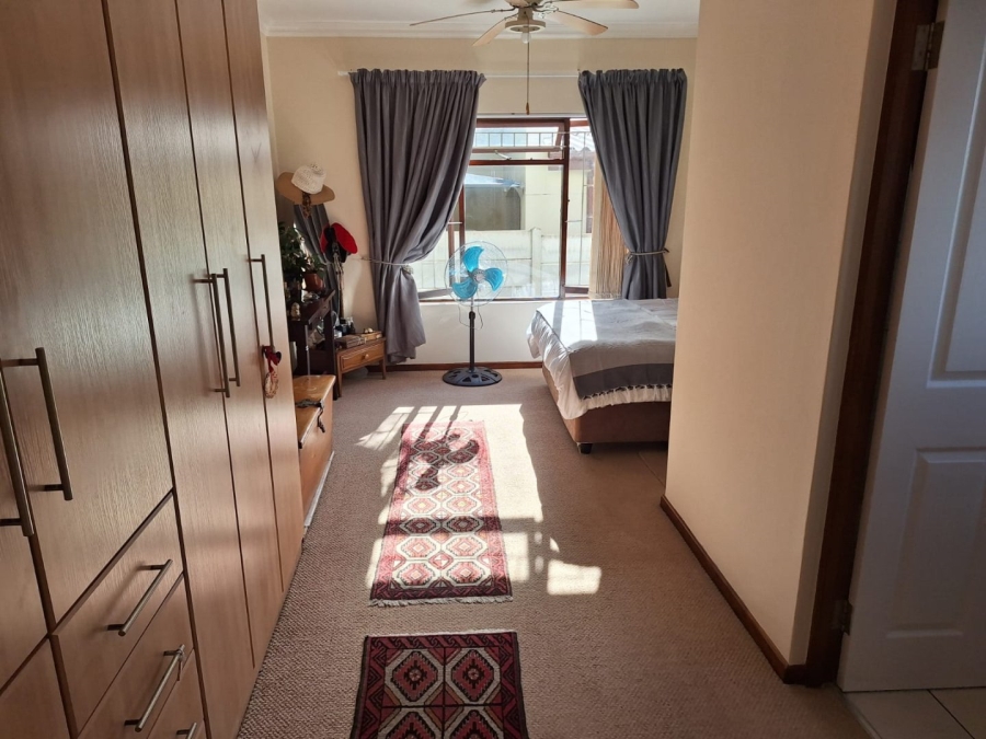 6 Bedroom Property for Sale in Bayview Western Cape